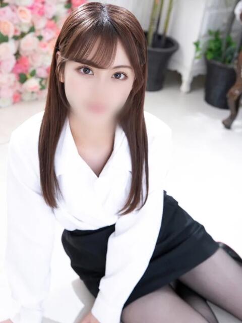 いろは 新宿・本格コスプレ美人秘書オフィスイメクラ「秘書課女子」（ホテヘル）