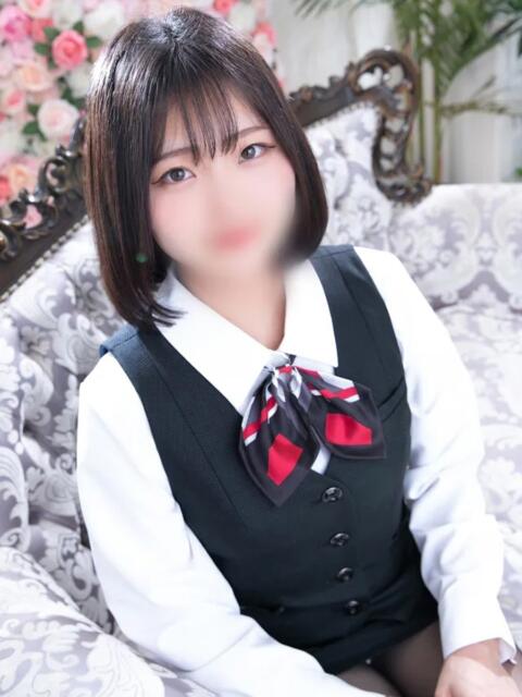 まむ 新宿・本格コスプレ美人秘書オフィスイメクラ「秘書課女子」（ホテヘル）