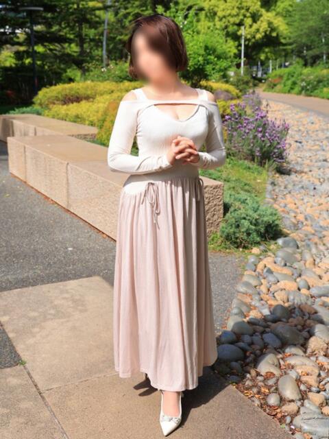 莉寿 東京人妻フォーシーズンズ（人妻・熟女待ち合わせデリヘル）