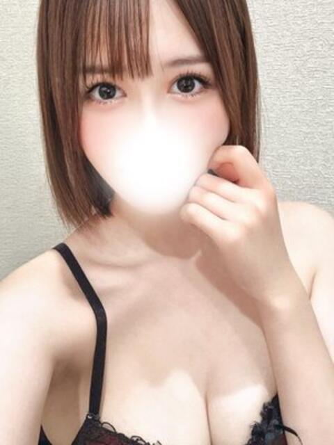 ももね 全裸の女神orいたずら痴漢電車（ホテヘル）
