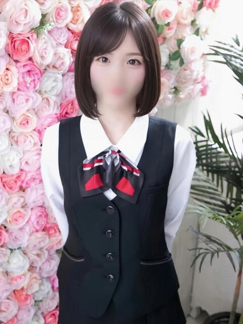 ほん 新宿・本格コスプレ美人秘書オフィスイメクラ「秘書課女子」（ホテヘル）