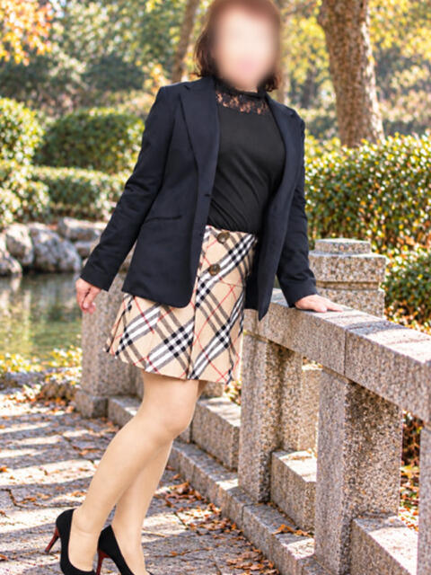 さゆり(昭和37年生まれ) 熟年カップル名古屋～生電話からの営み～（人妻・熟女デリヘル）