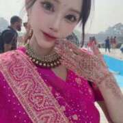 いずみ サリー💕🥻似合うかな？✨ ティアラ