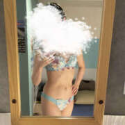 まい 足で♡ ゴールドハンズ