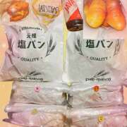 五十嵐ゆい 1番好きな塩パン屋さんとKFC きゃんでぃドロップス