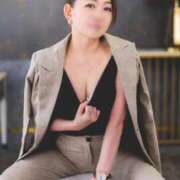 あいこ スーツ着てみました✋ ミラー