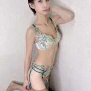 ヒメ日記 2025/12/28 11:30 投稿 嶋崎あいか 渋谷エオス