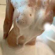 ヒメ日記 2025/12/19 09:42 投稿 優月ゆみか 全裸美女からのカゲキな誘惑