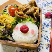 りんか いっしょなら何でも美味しいよーｏ(｡・‧̫・｡)ｏ💞💭今日もお弁当食べちゃお🍱💕 もしも素敵な妻が指輪をはずしたら・・・