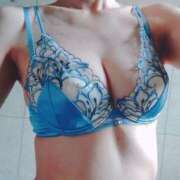 うみ トモゼロ ぷるるん小町日本橋店