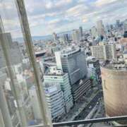 まなみ スイスホテル御礼 夜這専門発情する奥様たち 難波店