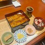 よしの 🌕 シンデレラ【平均年齢20才、風俗未経験の娘が8割以上】