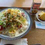 るい パイナップル畑と海を見ながら スイカ