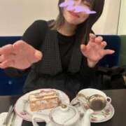ヒメ日記 2026/10/06 07:42 投稿 滝沢なお 全裸美女からのカゲキな誘惑