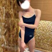 【ありす】黒髪妹系美女 優しいコーチのご指導🩱 コーチと私と、ビート板･･･