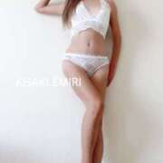 希咲　えみり おはよ〜ウズウズ🐻‍❄️‎🤍 人妻が愛人