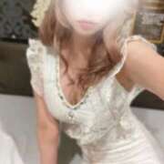 ななせ ただ花が降るだけ晴れり シャロン横浜