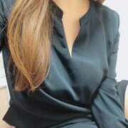 東雲はな 次回は来週、💋 夜這い専門 発情する奥様たち梅田店