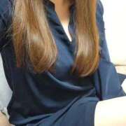 東雲はな 次回は土曜日、💋 夜這い専門 発情する奥様たち梅田店