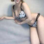 れいな 良馬場(晴れ) 金の玉クラブ池袋～密着睾丸マッサージ～