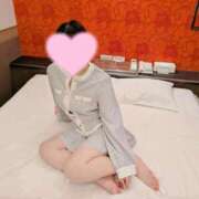 広瀬そら きた～♡ 夜這い専門 発情する奥様たち梅田店