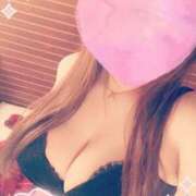 ヒメ日記 2026/04/17 09:58 投稿 若崎ちなつ 全裸美女からのカゲキな誘惑