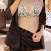 二宮(にのみや)奥様 まるでシンジの唇を奪うミサトさん🩷 新潟人妻デリバリーヘルス下心