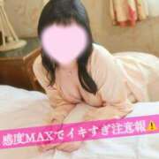 成宮ゆあ ?触れられるたび、びくっ…? 華椿