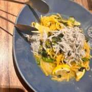 鏡音　りん ここのパスタうめぇ〜♪♪ ノーパンパンスト スケベなOL梅田・兎我野店