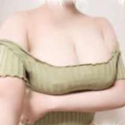 えま おはよ〜🤍 白い巨乳