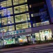 てんり 出勤((꜆꜄꜆˙꒳˙)꜆꜄꜆   本日3(火)13-21🈳 プールサイド