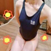 ヒメ日記 2026/08/03 11:12 投稿 てんり プールサイド