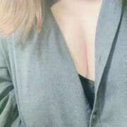 栗山　さき 読書中 ギン妻パラダイス 谷九店