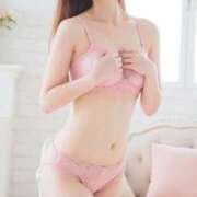 ヒメ日記 2025/12/17 12:52 投稿 里田まい 全裸美女からのカゲキな誘惑