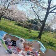 はな おとももちとお出かけ🌸 夜這専門発情する奥様たち 谷九店