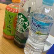 りこ テーブルの上は基本飲み物まみれ DRAMA（ドラマ）