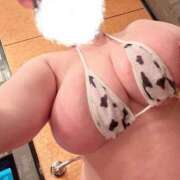 白桃 圧迫蹴り殴り踏み BBW（ビッグビューティフルウーマン）