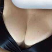 ひなの くもくも☁️ 白い巨乳