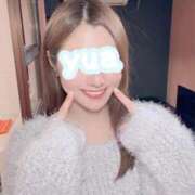 ゆあ 💛まるで出口のない迷路みたいに 風が空に鳴いて 君の声かき消してく ニュー不夜城