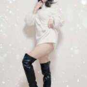 湊(みなと) 🩷🤍ニットワンピとニーハイブーツ🤍🩷 八王子人妻城