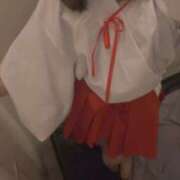 ゆい 巫女さんだよぉぉ🧸 かりんと秋葉原