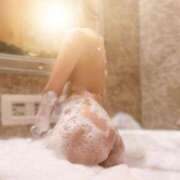 野村 まお 朝起きたら 夜這い専門 発情する奥様たち梅田店