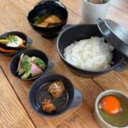 ヒメ日記 2025/10/25 11:00 投稿 香坂 すみれ 人妻セレブ宮殿