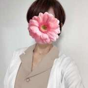 ゆり 花と植物に囲まれて✨ 人妻花かんざし