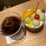 はるか コーラとフルーツで煌めき✨️ クラスメイト