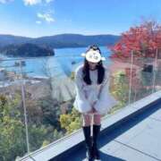 すみれ 箱根で紅葉さんぽ🍁癒しの時間でした♡ 町田人妻城