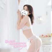 根本るりか 飲みと飲みの間に🍻 全裸美女からのカゲキな誘惑