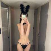 えま 友達と旅行中に⋆⸜︎✈︎⸝⋆ 逆バニーメンズエステ とろとろオイルSPA