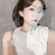 しの 🎀 The White（ザ ホワイト）
