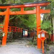 まりな 貴船神社 池袋で熟女の風俗 マダムいやーん